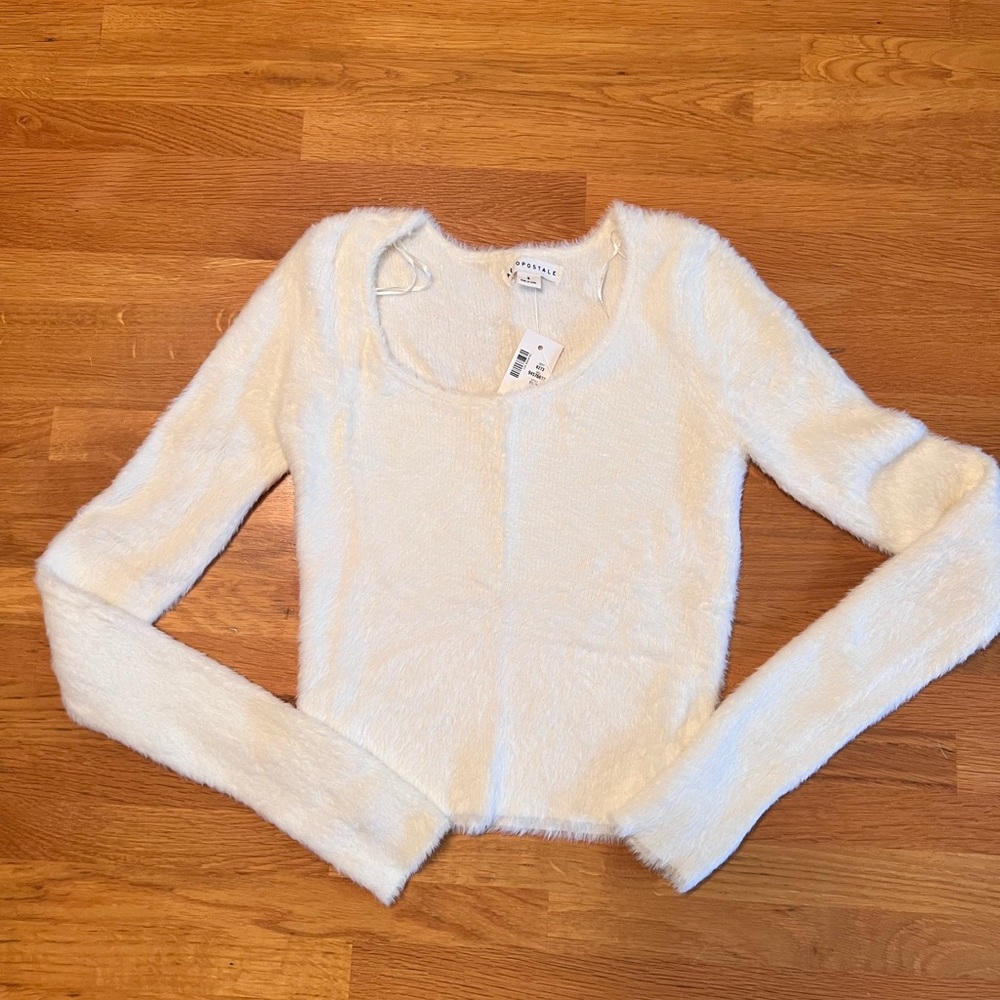 NWT Fuzzy Long Sleeve Sweater Size Small